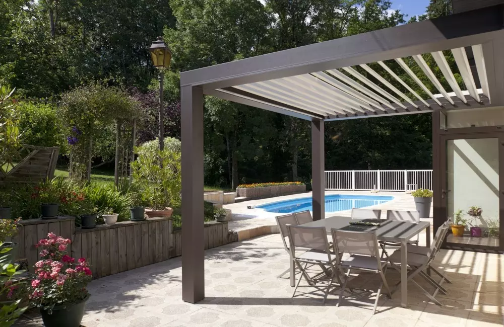 Pergola bio-climatique sur terrasse